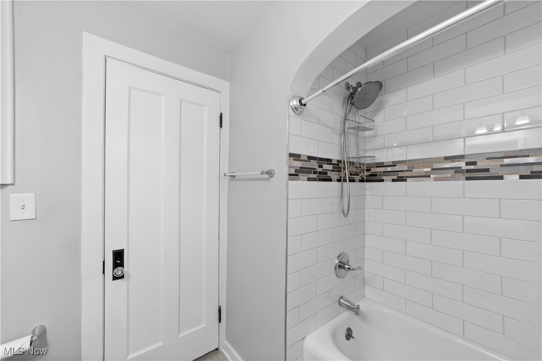 1639 Rushton Road Cleveland, OH 44121 - Photo 21 of 36