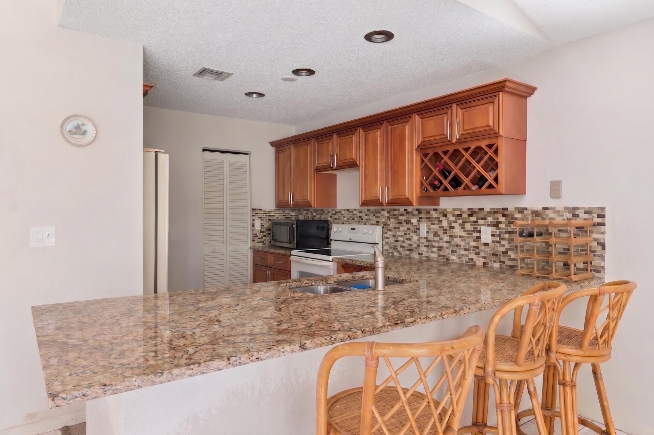 22564 Middletown Drive Boca Raton, FL 33428 - Photo 5 of 15 Kitchen / Eat In Kitchen