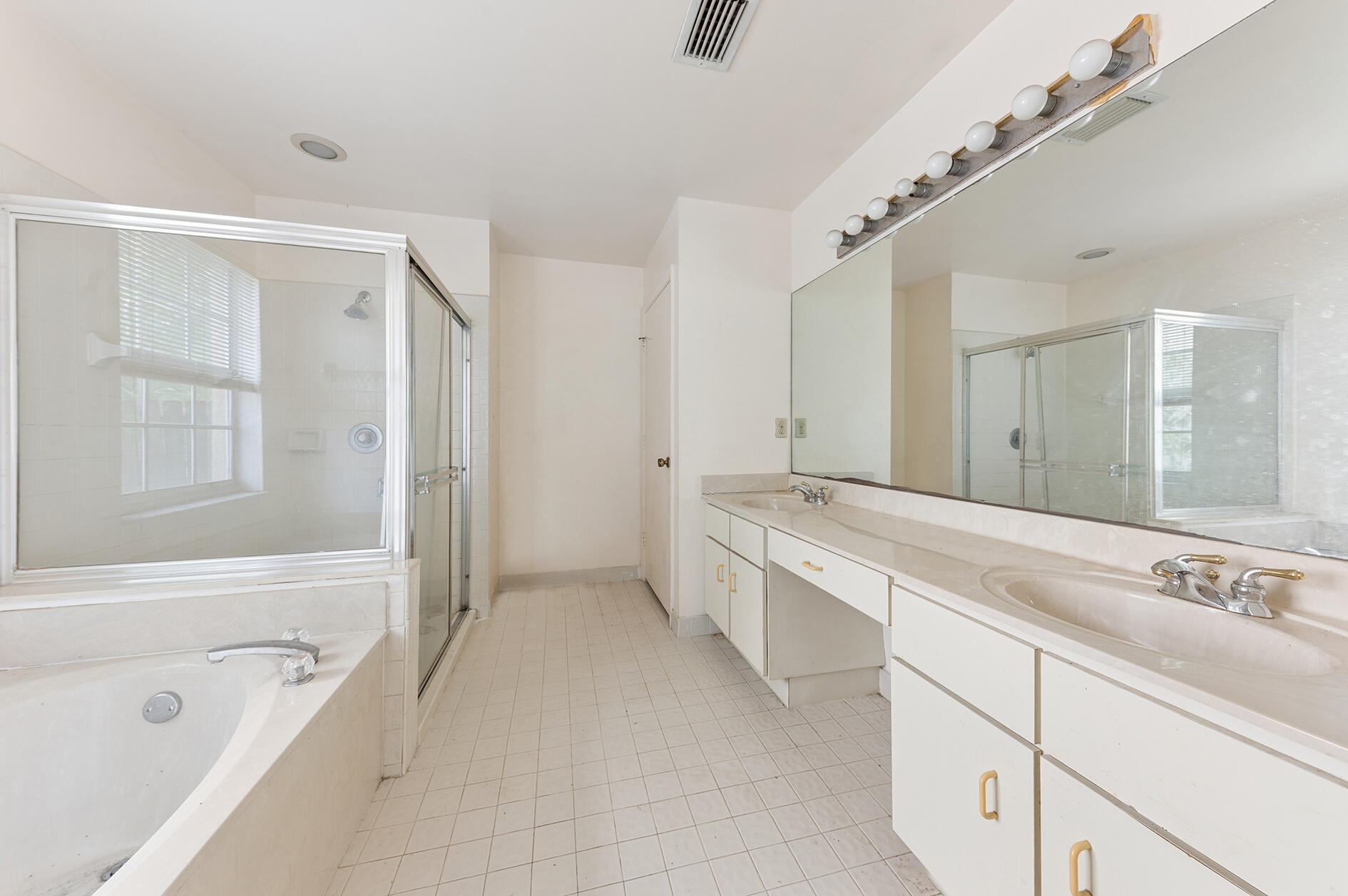 22564 Middletown Drive Boca Raton, FL 33428 - Photo 8 of 15 Primary Bathroom