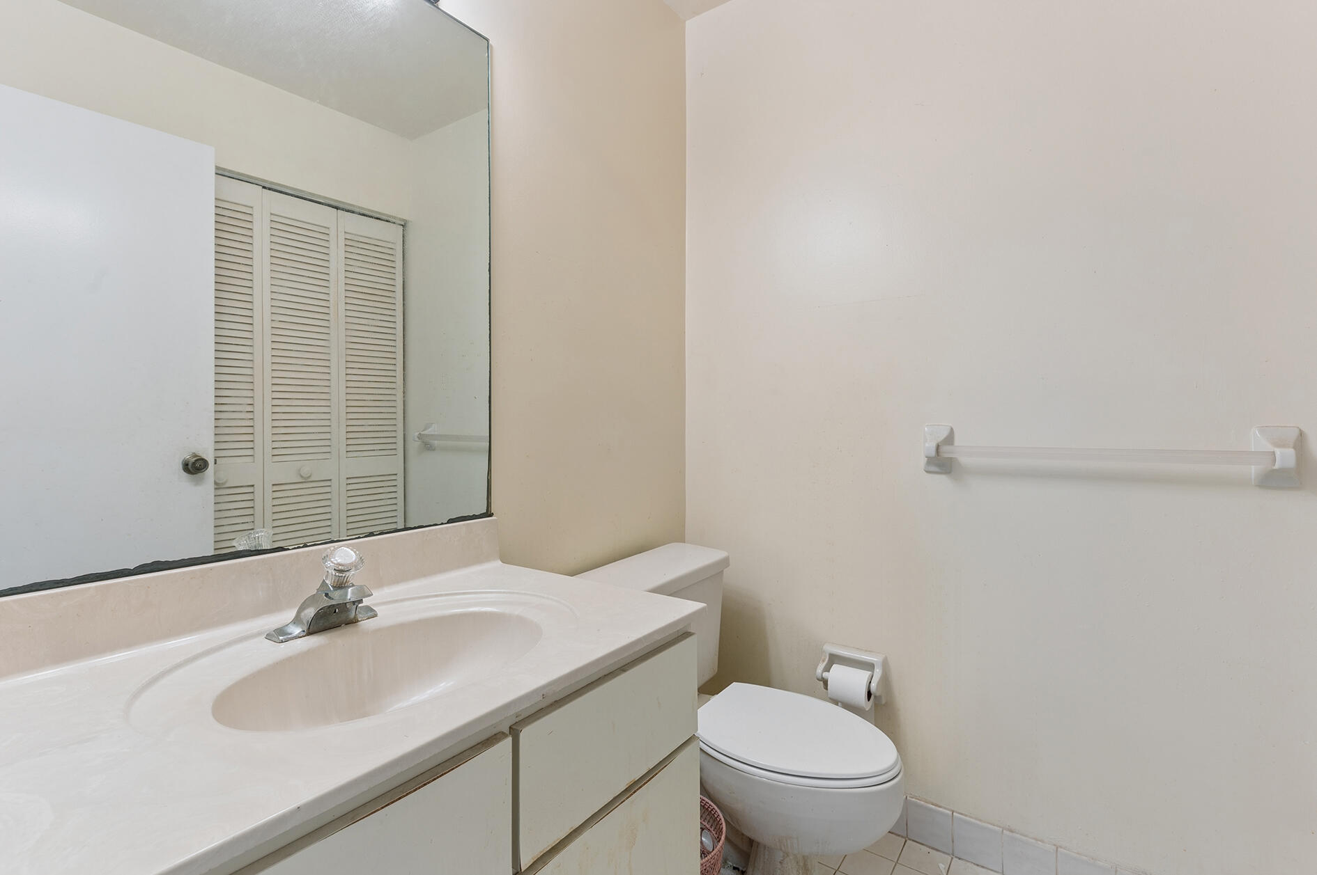 22564 Middletown Drive Boca Raton, FL 33428 - Photo 9 of 15 Half Bathroom