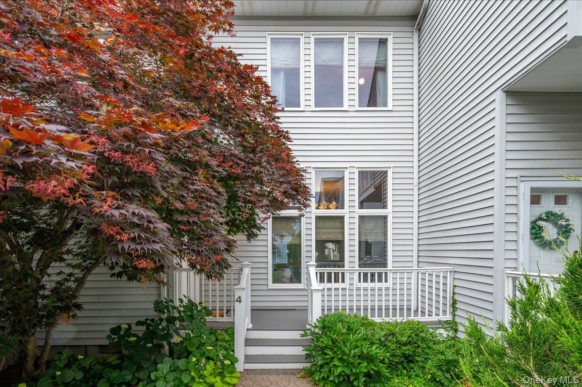4 Cornell Place Rye, NY 10580 - Photo 3 of 27 Front entrway/deck