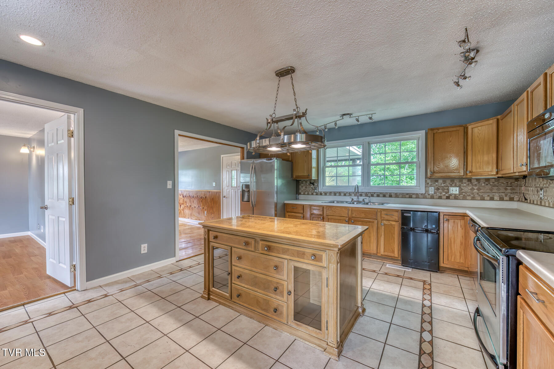 518 V I Ranch Road Bristol, TN 37620 - Photo 12 of 42 KITCHEN