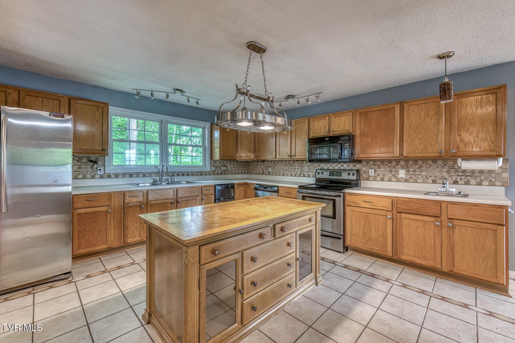 518 V I Ranch Road Bristol, TN 37620 - Photo 13 of 42 KITCHEN 2