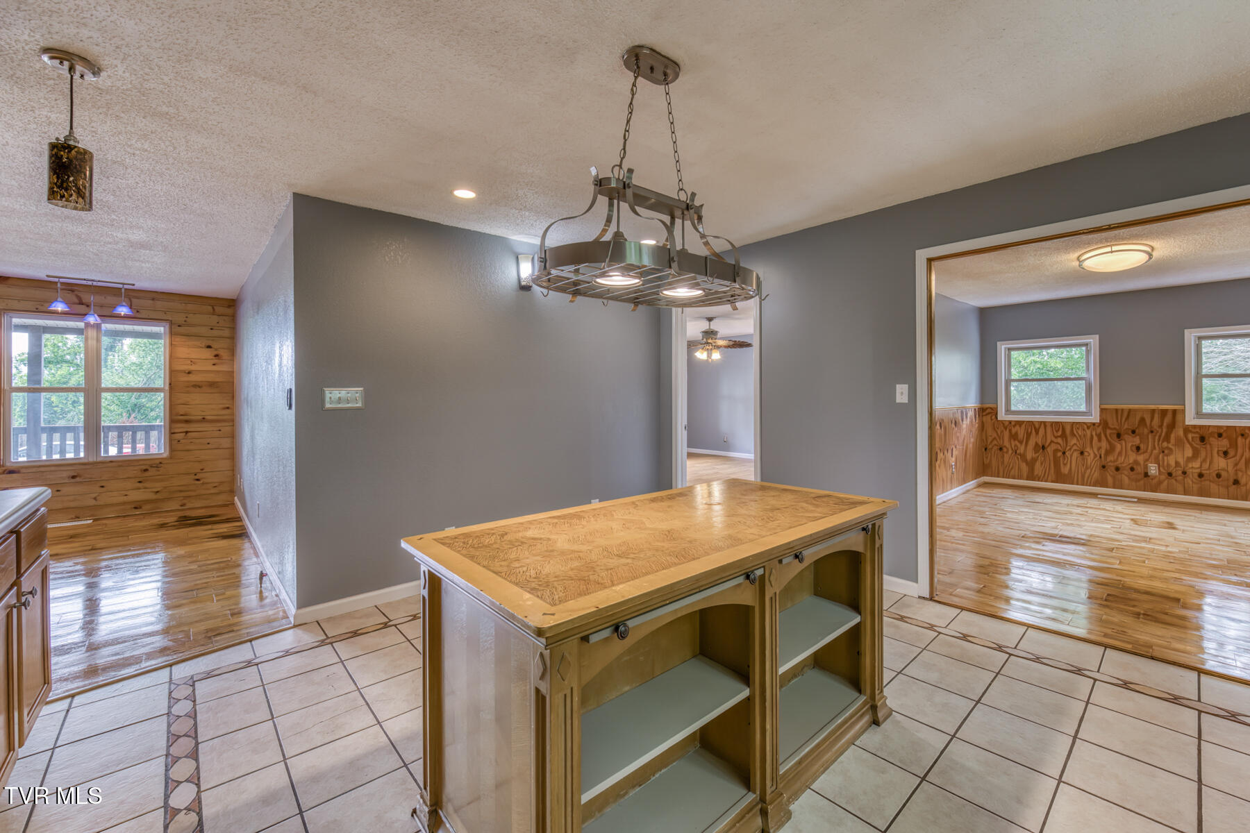 518 V I Ranch Road Bristol, TN 37620 - Photo 15 of 42 ISLAND