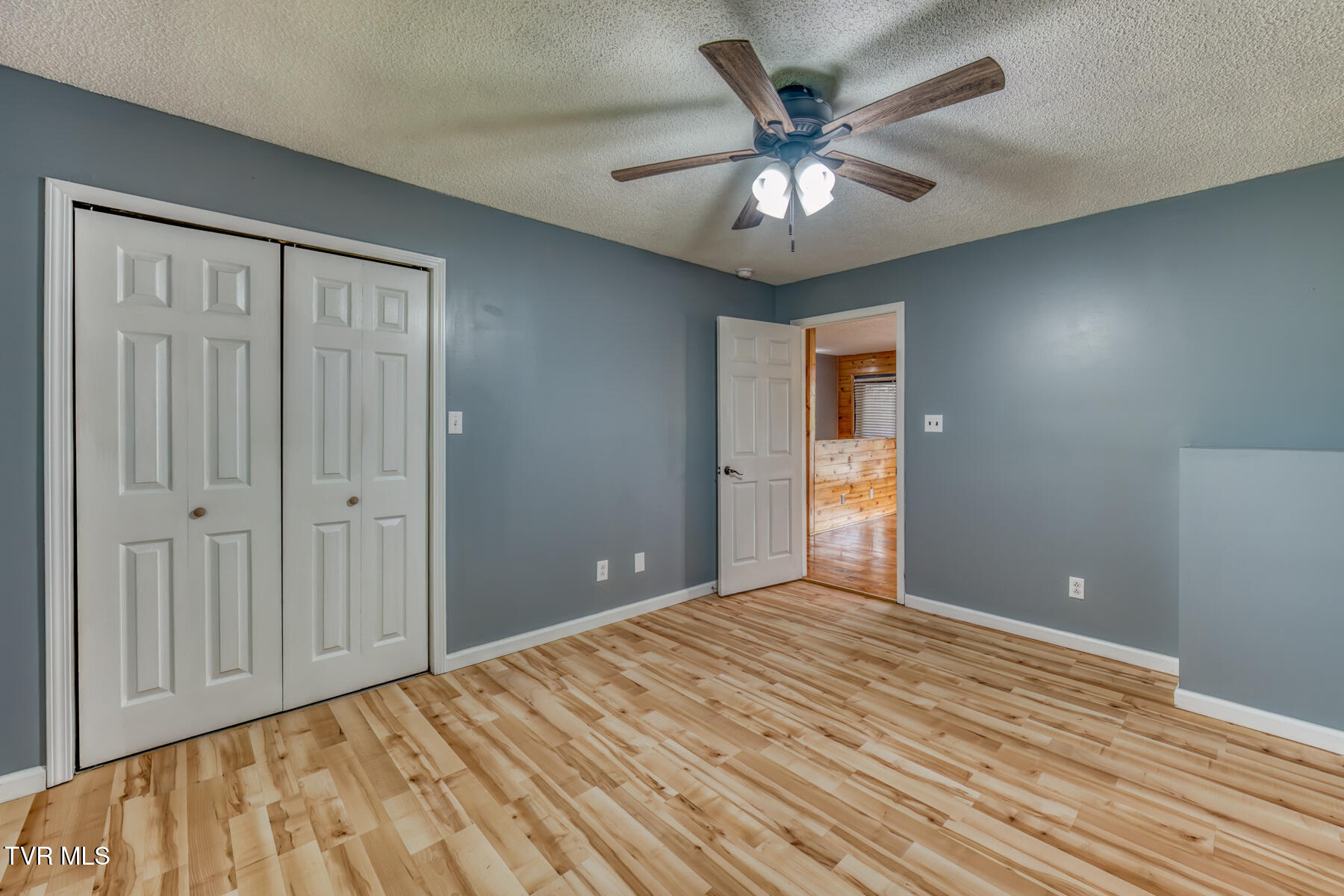 518 V I Ranch Road Bristol, TN 37620 - Photo 22 of 42 2ND BEDROOM 2ND SHOT
