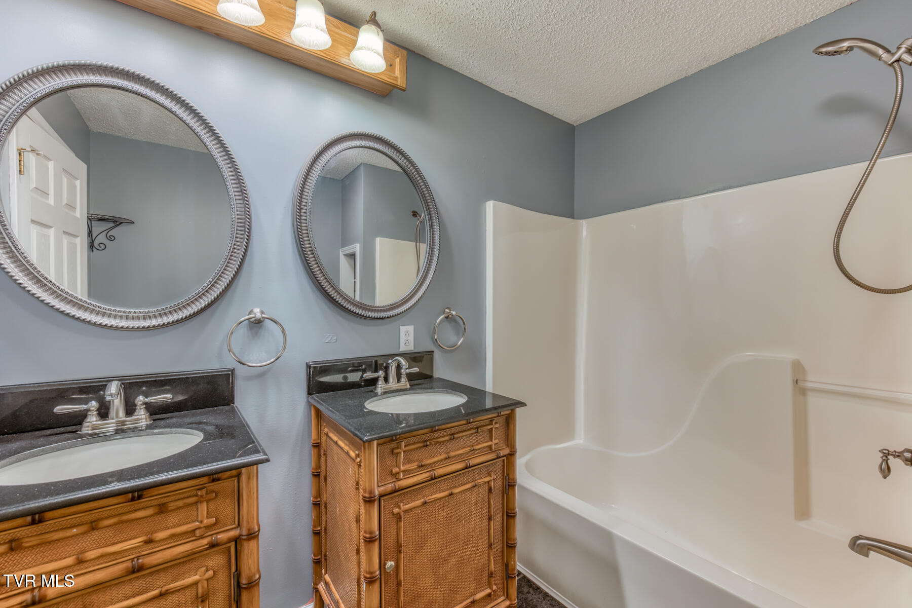 518 V I Ranch Road Bristol, TN 37620 - Photo 23 of 42 2ND BATH