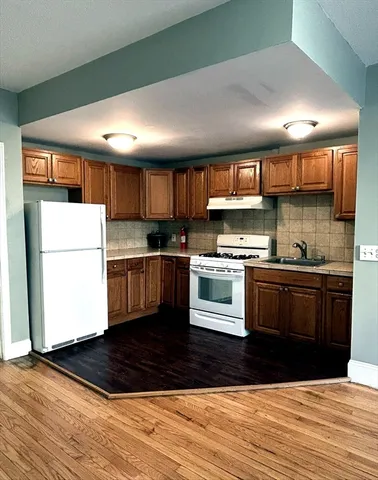 $1,500 | 62 Pitman Street, Unit 2R, Fall River, MA 02723