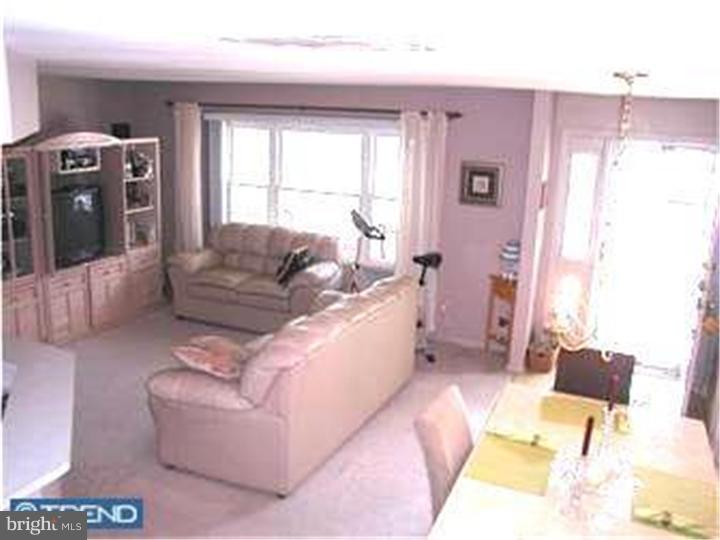 602 Wharton Road Mount Laurel, NJ 08054 - Photo 3 of 10 Living Room