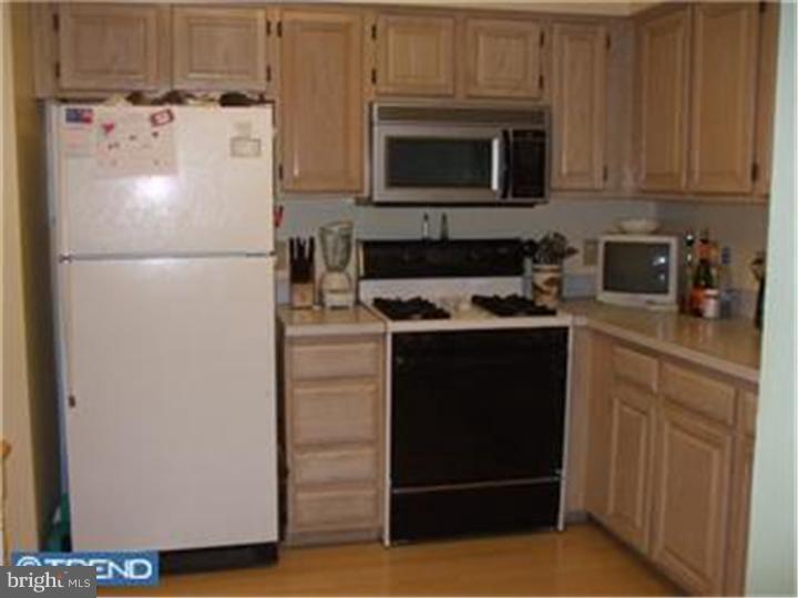 602 Wharton Road Mount Laurel, NJ 08054 - Photo 4 of 10 Kitchen