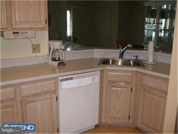 602 Wharton Road Mount Laurel, NJ 08054 - Photo 5 of 10 Kitchen