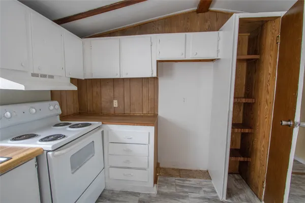 a view of empty room with ceiling fan