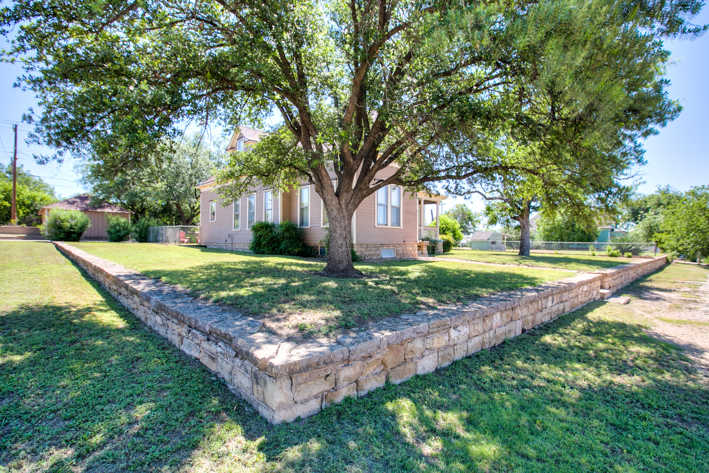 308 North 6th Street Ballinger, TX 76821 - Photo 4 of 40 1L4A6713_4_5_6_7