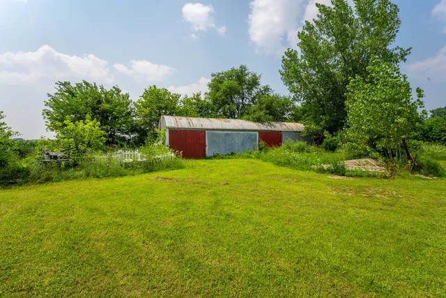 a view of a yard with an house and trees
