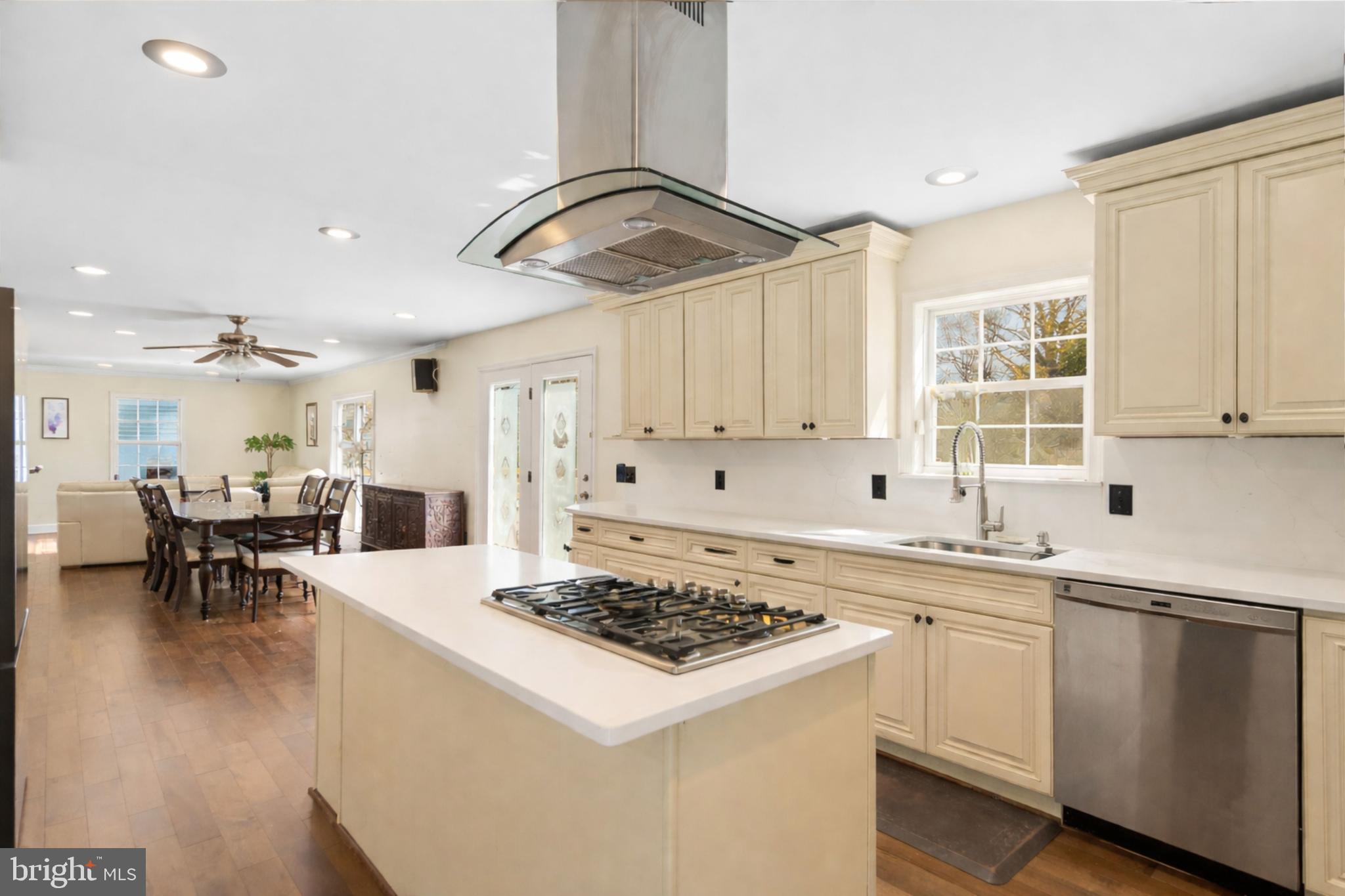 4101 Roberts Road Fairfax, VA 22032 - Photo 7 of 18
