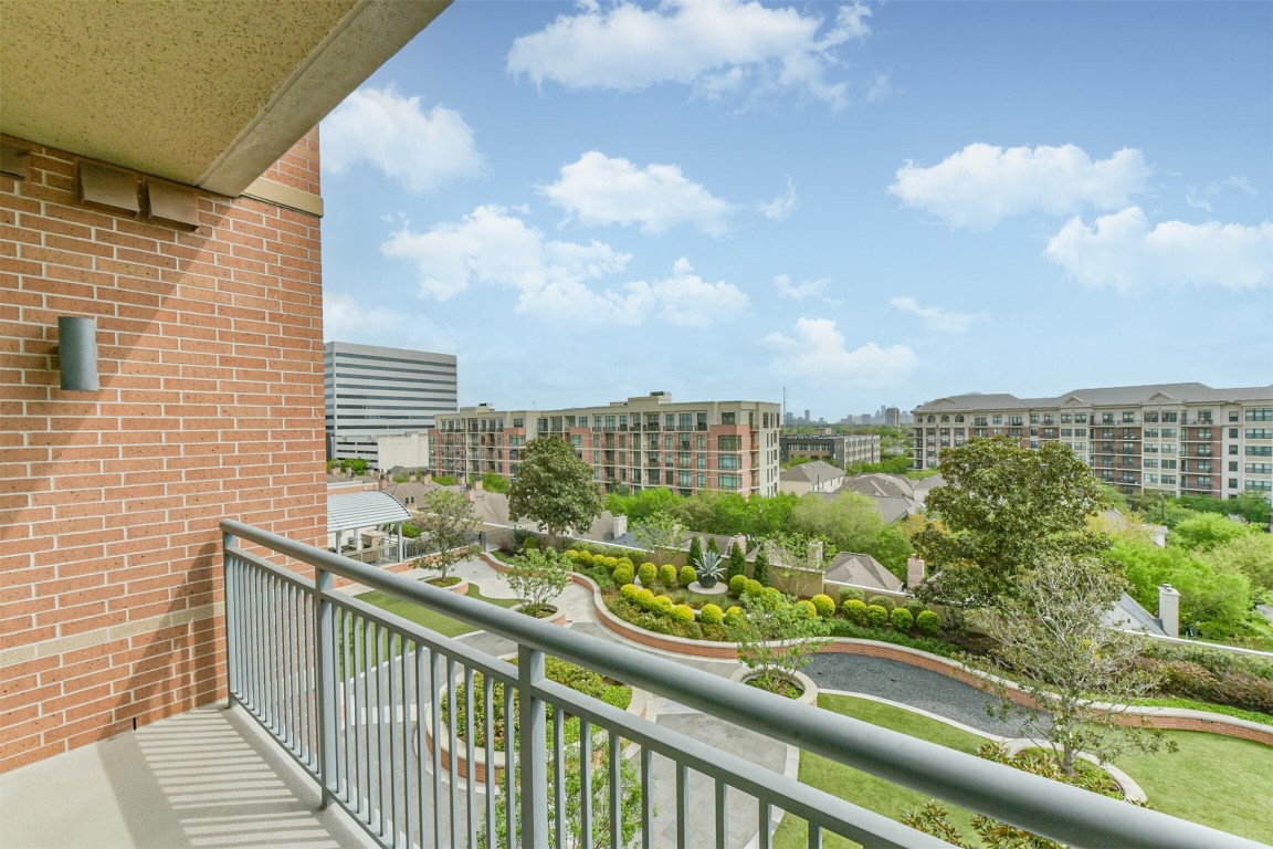2207 Bancroft Lane, Unit 706 Houston, TX 77027 - Photo 27 of 43 a view of a balcony with city view