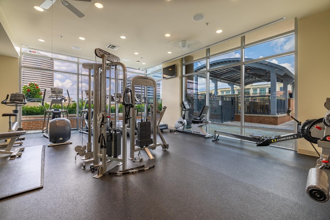 2207 Bancroft Lane, Unit 706 Houston, TX 77027 - Photo 32 of 43 a view of a room with gym equipment