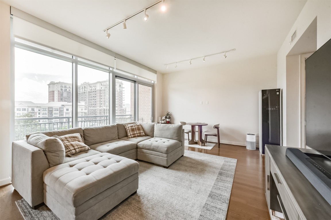 2207 Bancroft Lane, Unit 706 Houston, TX 77027 - Photo 6 of 43 a living room with furniture and a large window