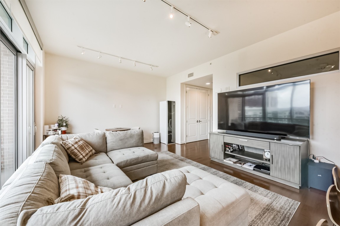 2207 Bancroft Lane, Unit 706 Houston, TX 77027 - Photo 7 of 43 a living room with furniture and a flat screen tv