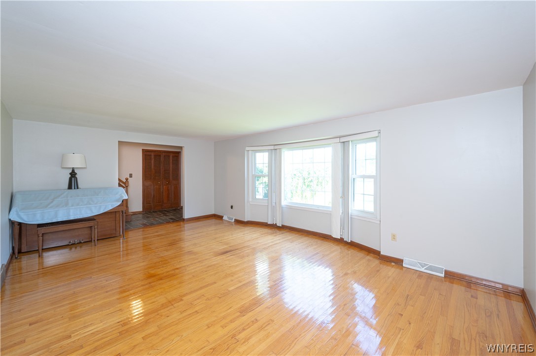 1042 Maple Road Amherst, NY 14221 - Photo 7 of 38