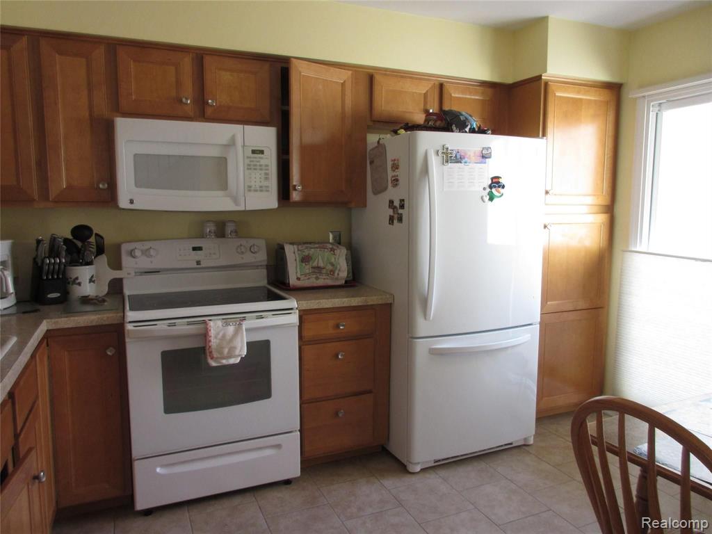 23235 Farmington Road Farmington, MI 48336 - Photo 10 of 27