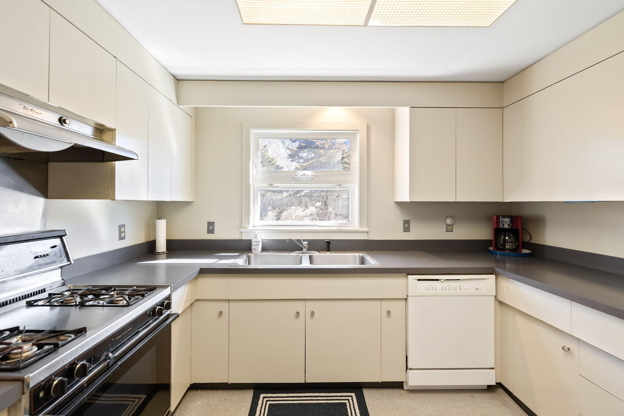 169 Penzance Road Woods Hole, MA 02543 - Photo 19 of 41 a kitchen with granite countertop a sink stove and cabinets