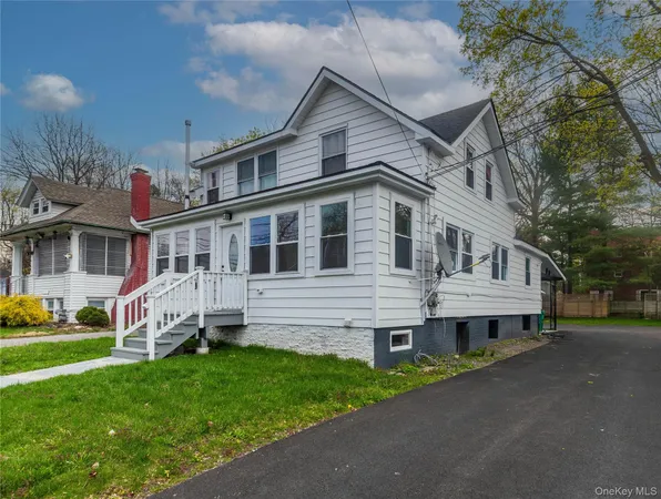 $2,400 | 1258 North Avenue, Unit 2, Beacon, NY 12508