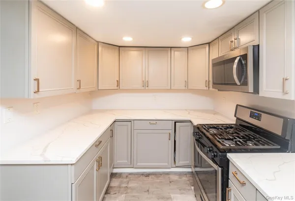 $2,400 | 1258 North Avenue, Unit 2, Beacon, NY 12508