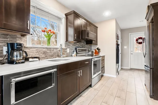 $3,200 | 98 Poplar Street, Unit 2, Danvers, MA 01923