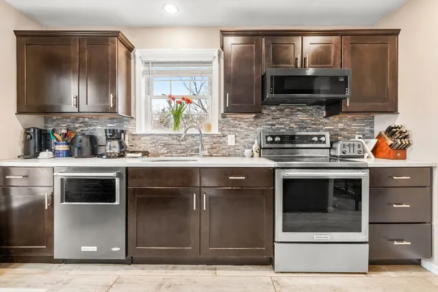 $3,200 | 98 Poplar Street, Unit 2, Danvers, MA 01923