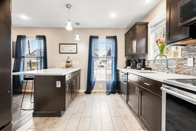 $3,200 | 98 Poplar Street, Unit 2, Danvers, MA 01923