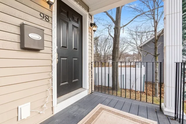 $3,200 | 98 Poplar Street, Unit 2, Danvers, MA 01923