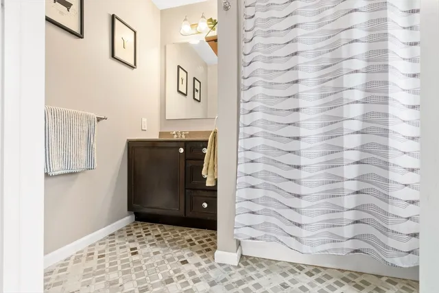 $3,200 | 98 Poplar Street, Unit 2, Danvers, MA 01923