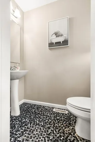 $3,200 | 98 Poplar Street, Unit 2, Danvers, MA 01923