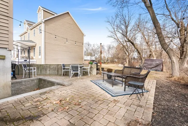 $3,200 | 98 Poplar Street, Unit 2, Danvers, MA 01923