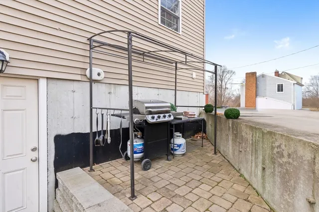 $3,200 | 98 Poplar Street, Unit 2, Danvers, MA 01923