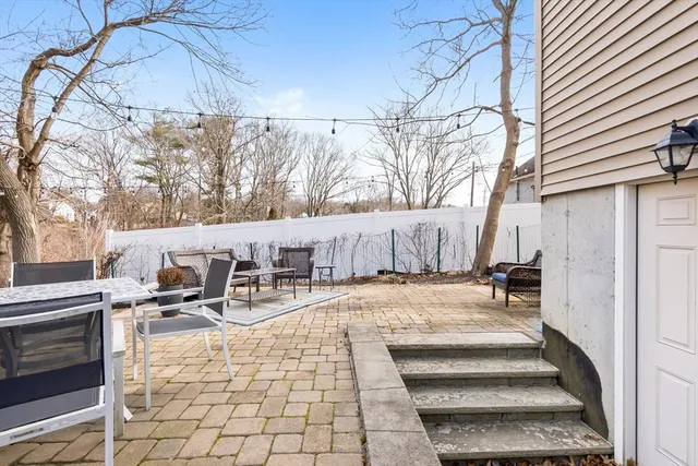 $3,200 | 98 Poplar Street, Unit 2, Danvers, MA 01923