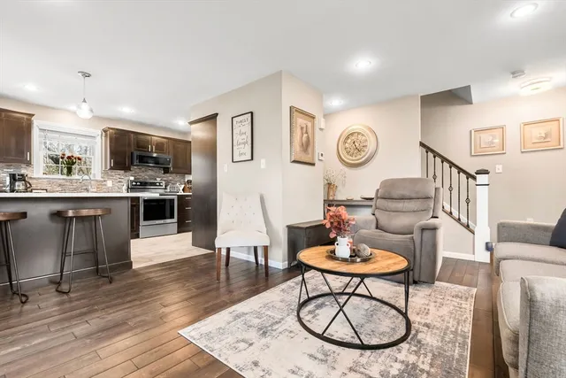 $3,200 | 98 Poplar Street, Unit 2, Danvers, MA 01923