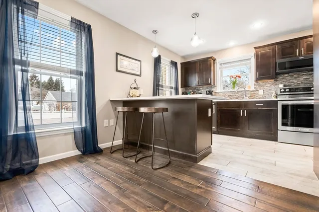 $3,200 | 98 Poplar Street, Unit 2, Danvers, MA 01923