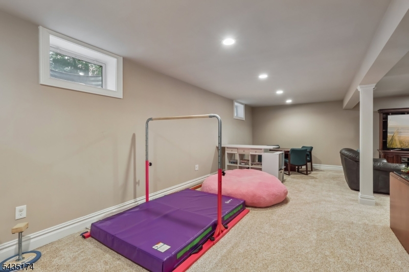 27 Burlington Road Berkeley Heights, NJ 07974 - Photo 36 of 37