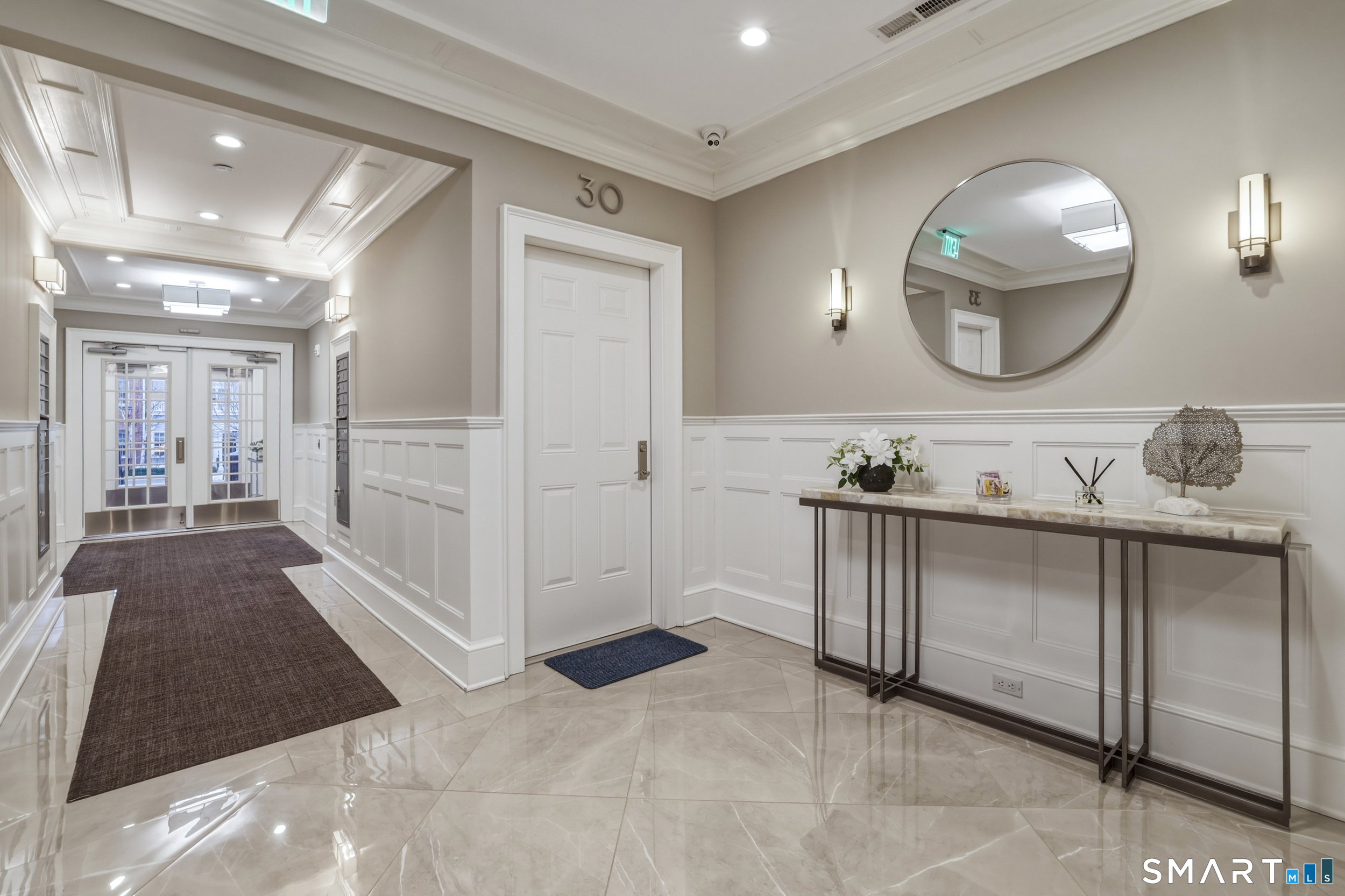 66 High Street, Unit 38 Guilford, CT 06437 - Photo 33 of 40 a view of a livingroom with furniture and mirror