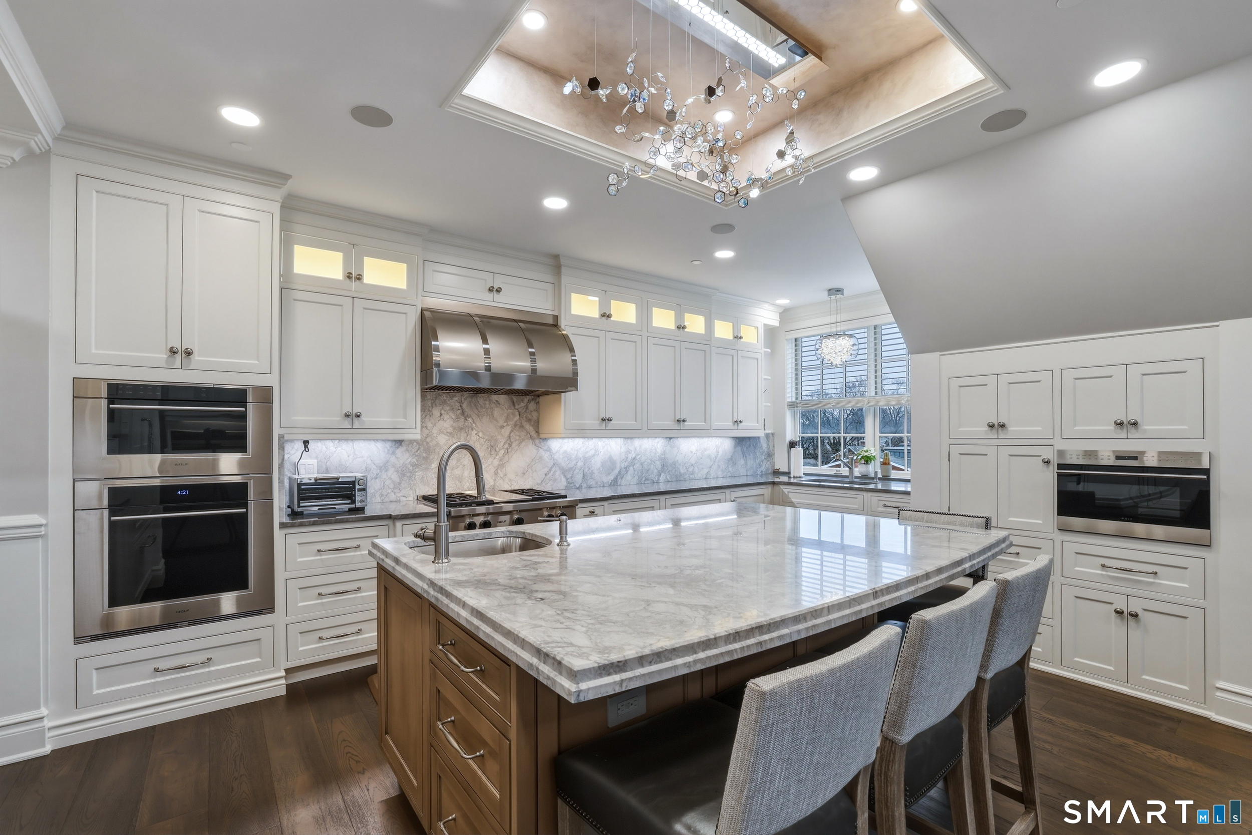 66 High Street, Unit 38 Guilford, CT 06437 - Photo 6 of 40 a kitchen with a stove a sink and a microwave