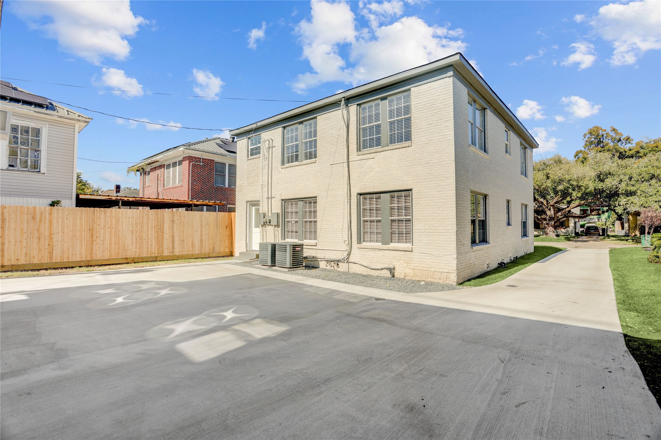 4314 Bell Street, Unit 1 Houston, TX 77023 - Photo 5 of 17 a view of a house with a street