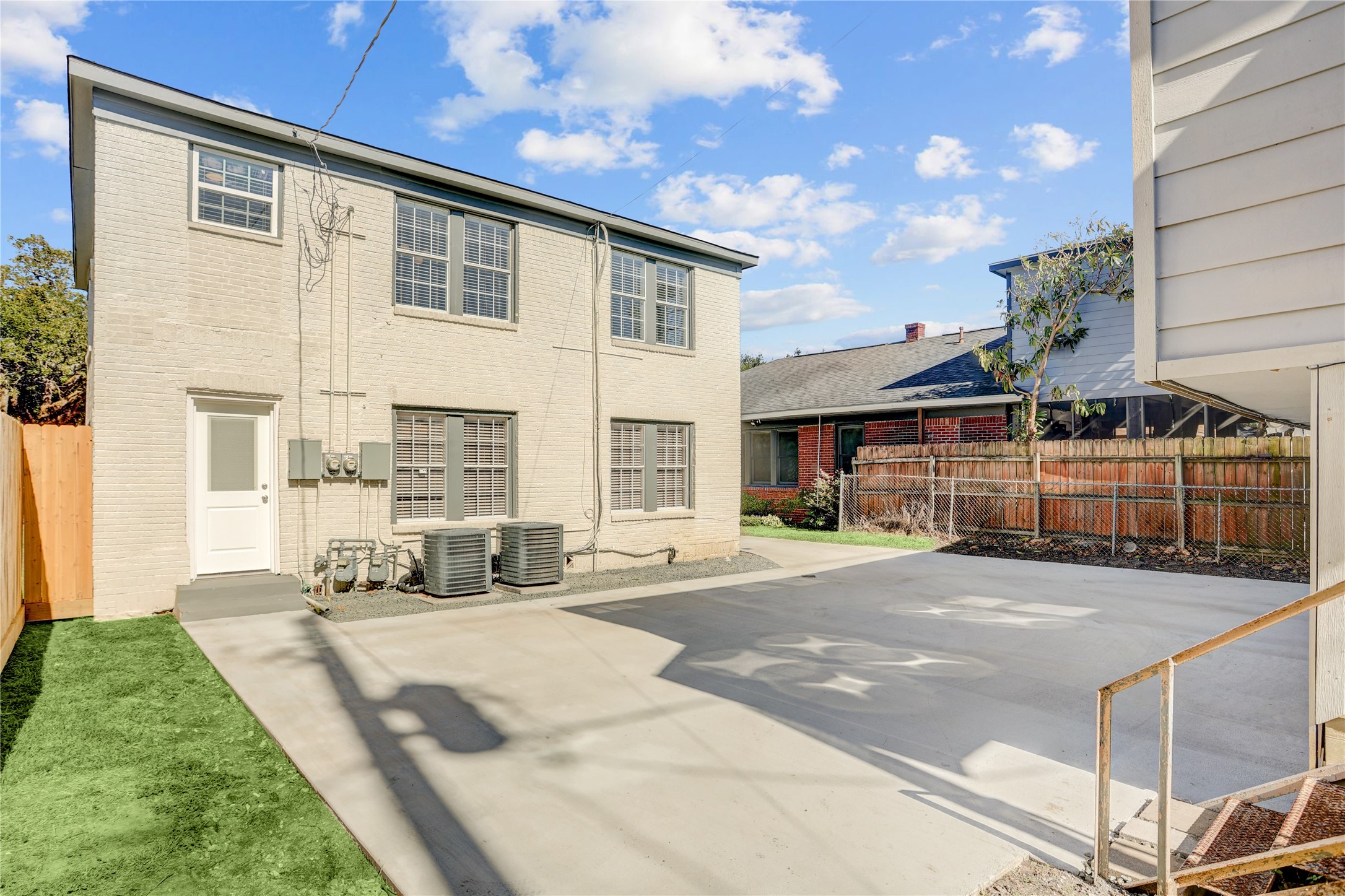 4314 Bell Street, Unit 1 Houston, TX 77023 - Photo 8 of 17 a front view of a house with a yard