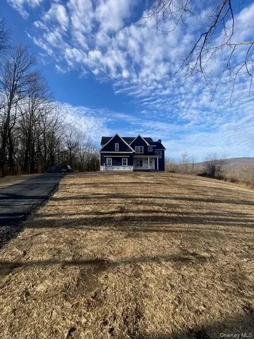 a view of a houses with a yard