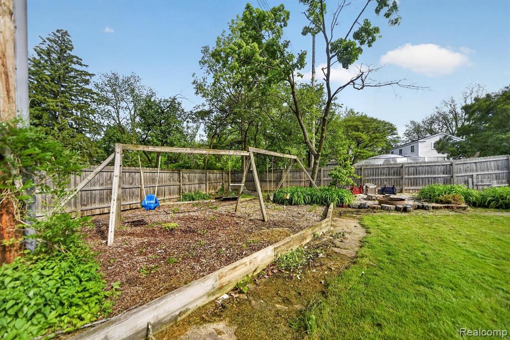 1404 Harvard Road East Lansing, MI 48823 - Photo 45 of 45