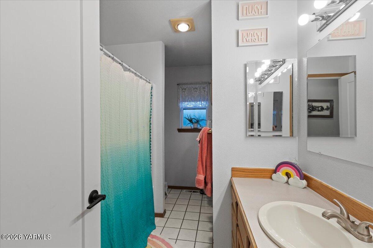 120 West Huntzinger Road Selah, WA 98942 - Photo 19 of 43 35-IMGL1149
