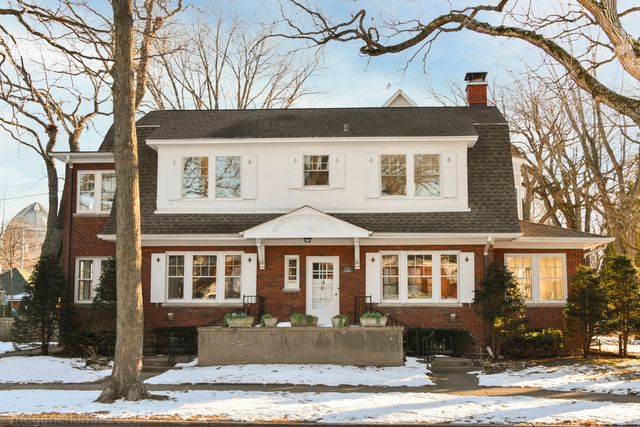 $715,000 | 250 Laurel Avenue, Wilmette, IL 60091