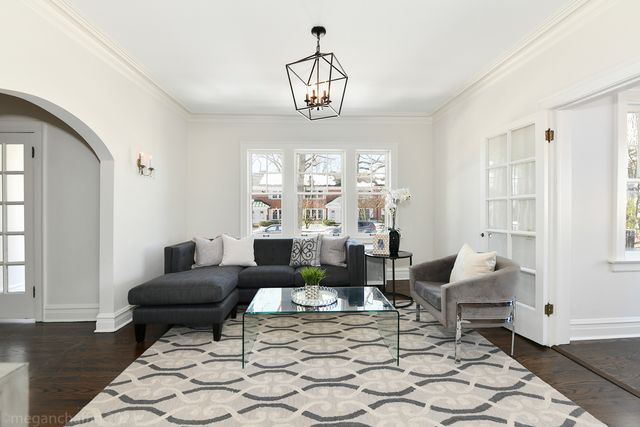 $715,000 | 250 Laurel Avenue, Wilmette, IL 60091