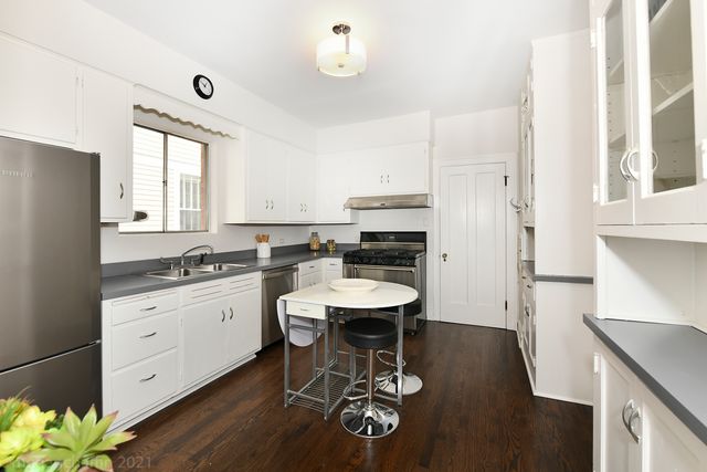 $715,000 | 250 Laurel Avenue, Wilmette, IL 60091