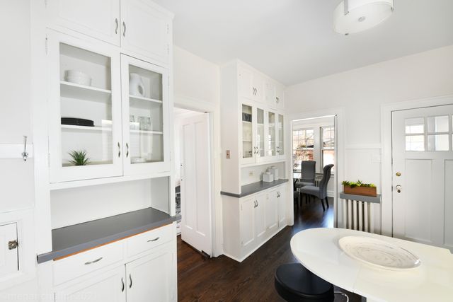 $715,000 | 250 Laurel Avenue, Wilmette, IL 60091